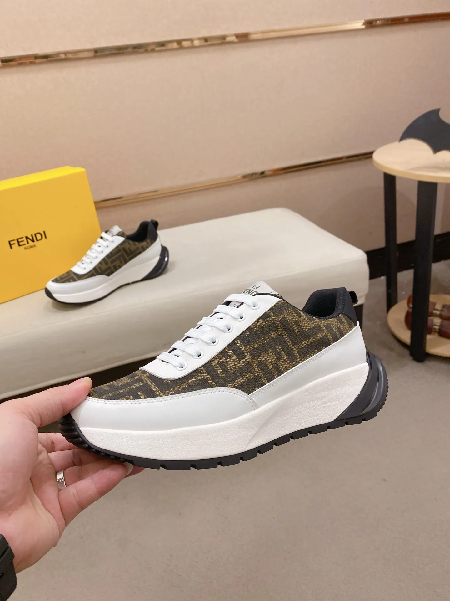 Factory price 442💰 (fendi) New high-top 👊🏻 upper 🇮🇹 imported cowhide fabric 🇩🇪 imported breathable mesh lining. The original outsole is molded to highlight the identity of every man, and the upper foot is elegant and stable🚶🏻🚶🏻The high-end custom counters reproduce the original version📯No matter the wind or rain, the shoe last remains unchanged and can withstand the verification of time🔍️,🔵 Size: 38-44